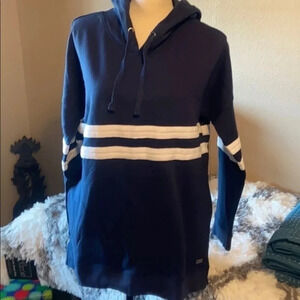 🌸Adorable navy blue hoodie 🌸
BIN 30